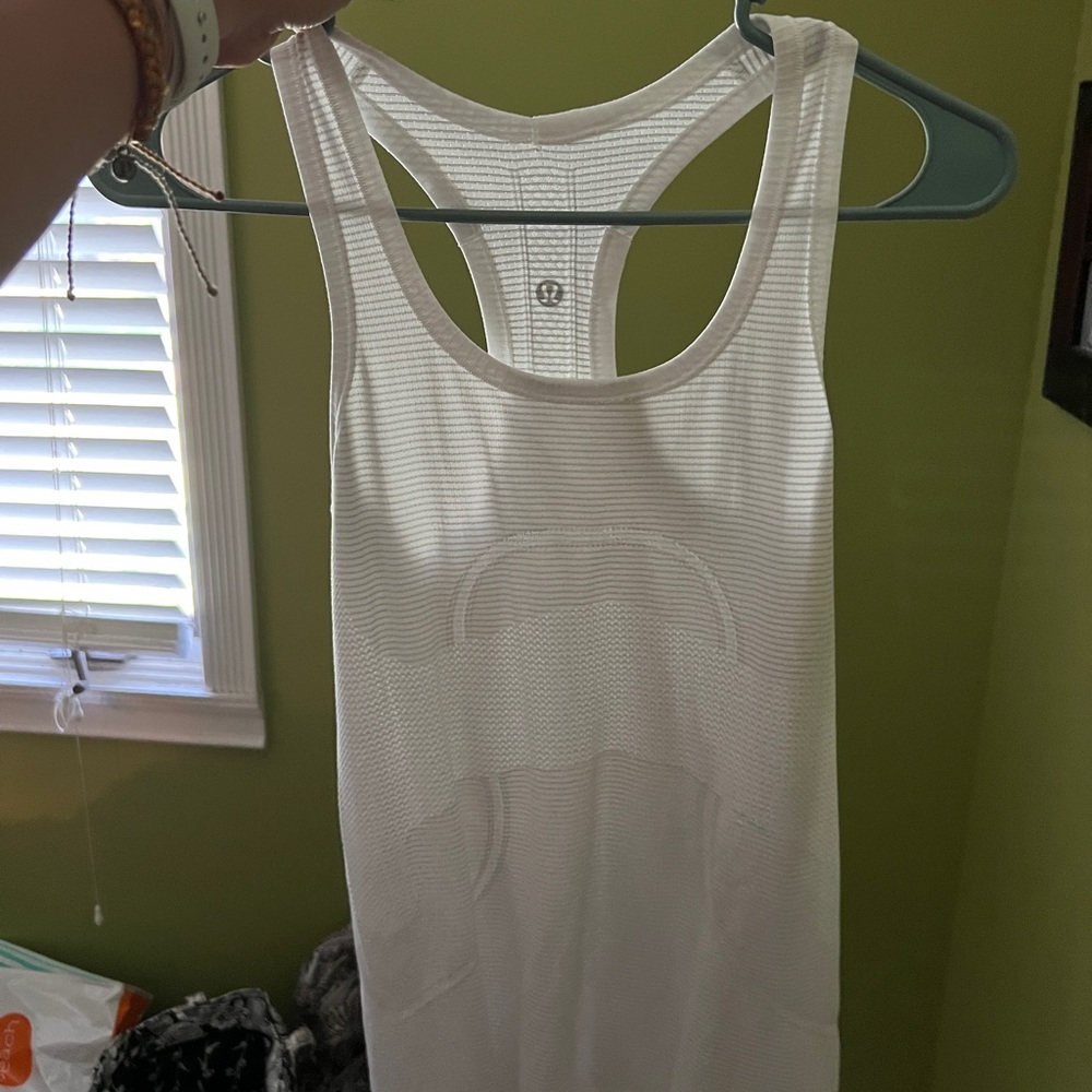 lulu white swiftly tech tank size 4